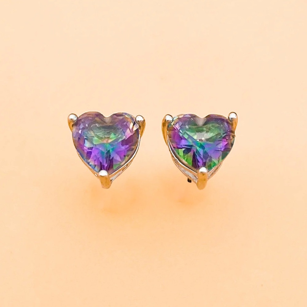 NWT 💜💚 8mm WHITE GOLD PLATED PURPLE/GREEN TONES CUBIC ZIRCONIA HEART EARRINGS - Picture 4 of 7